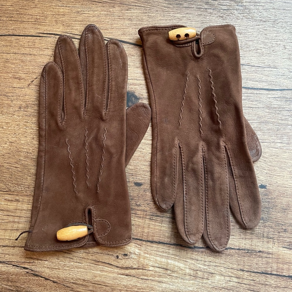 Nordstrom brown suede gloves with goggles